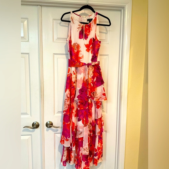 Tahari Flower gown - Picture 1 of 4